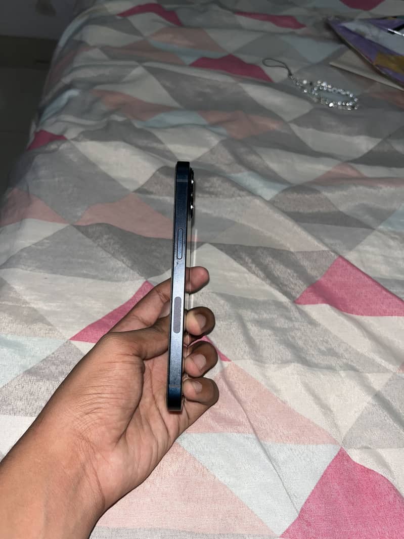 Apple iPhone 13 4