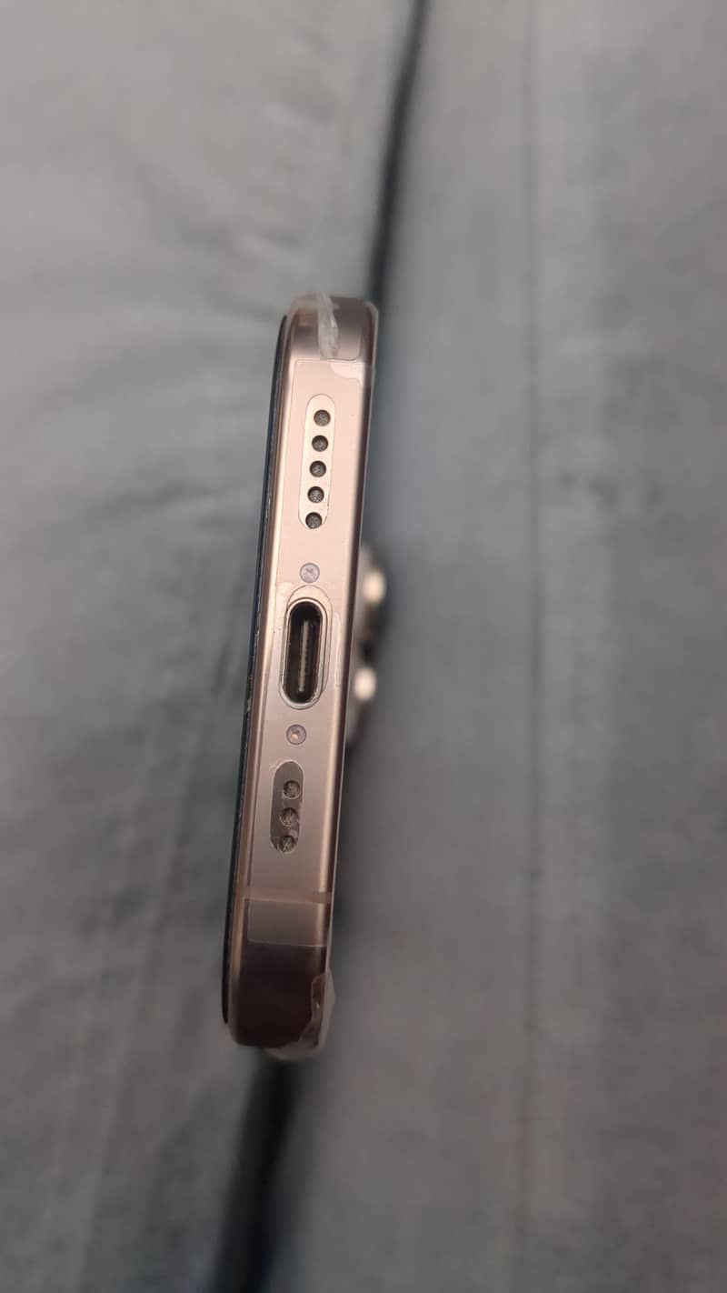 Apple iPhone 16 Pro 2