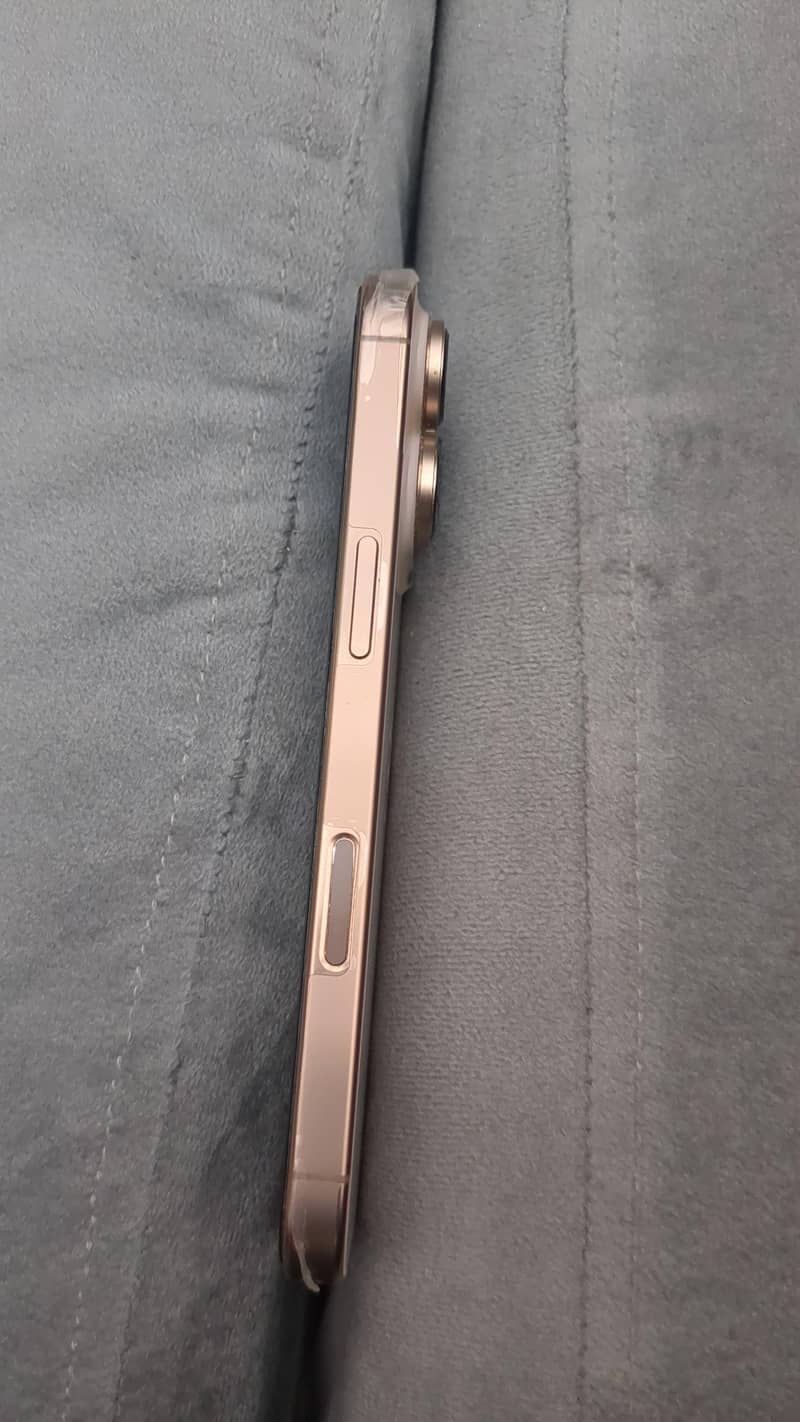 Apple iPhone 16 Pro 3