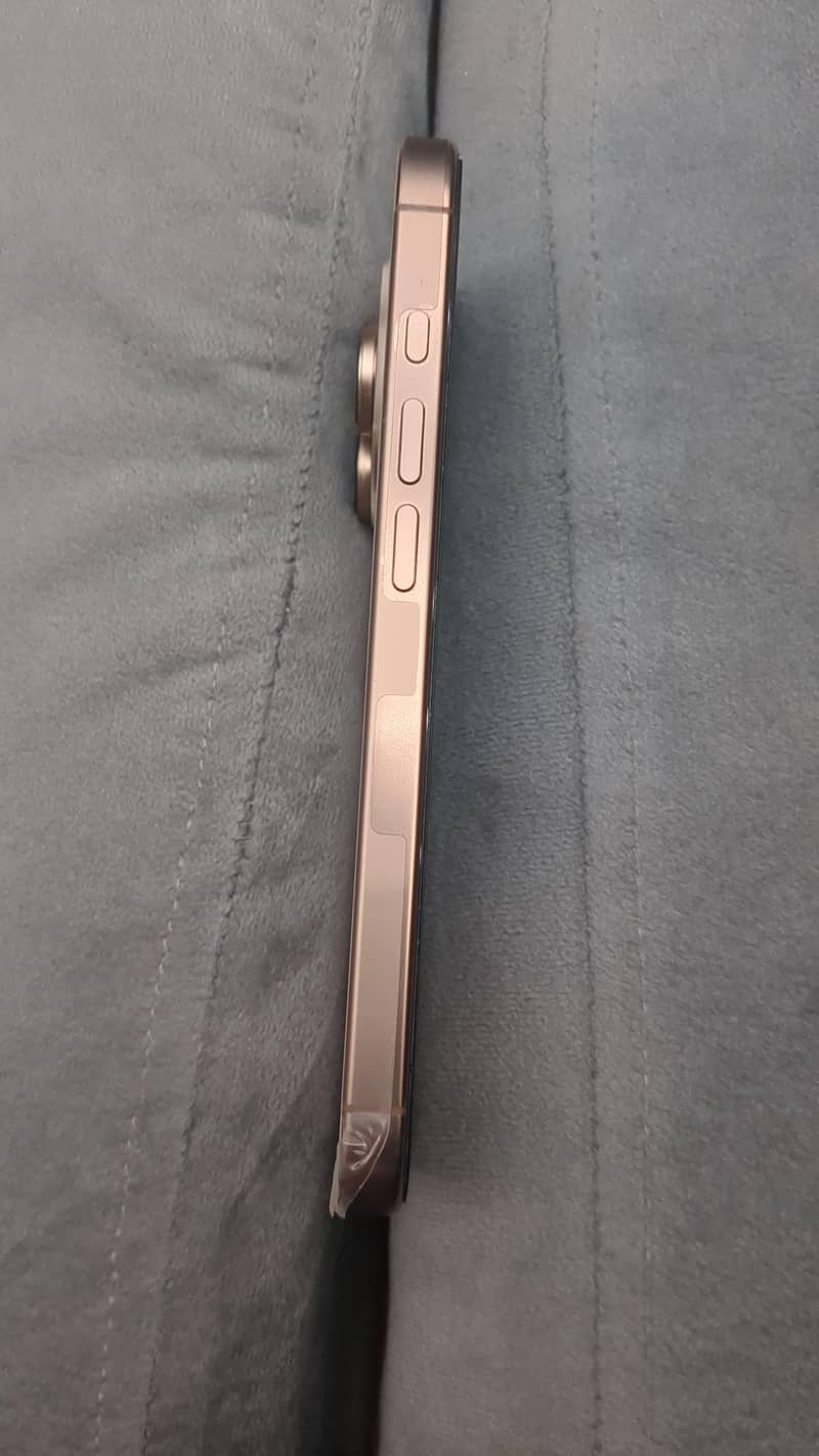 Apple iPhone 16 Pro 4