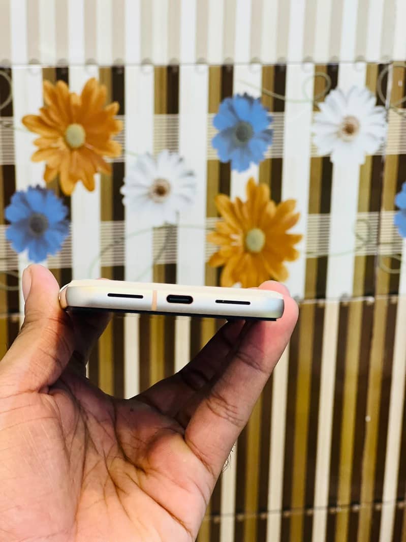 Google Pixel 8 3