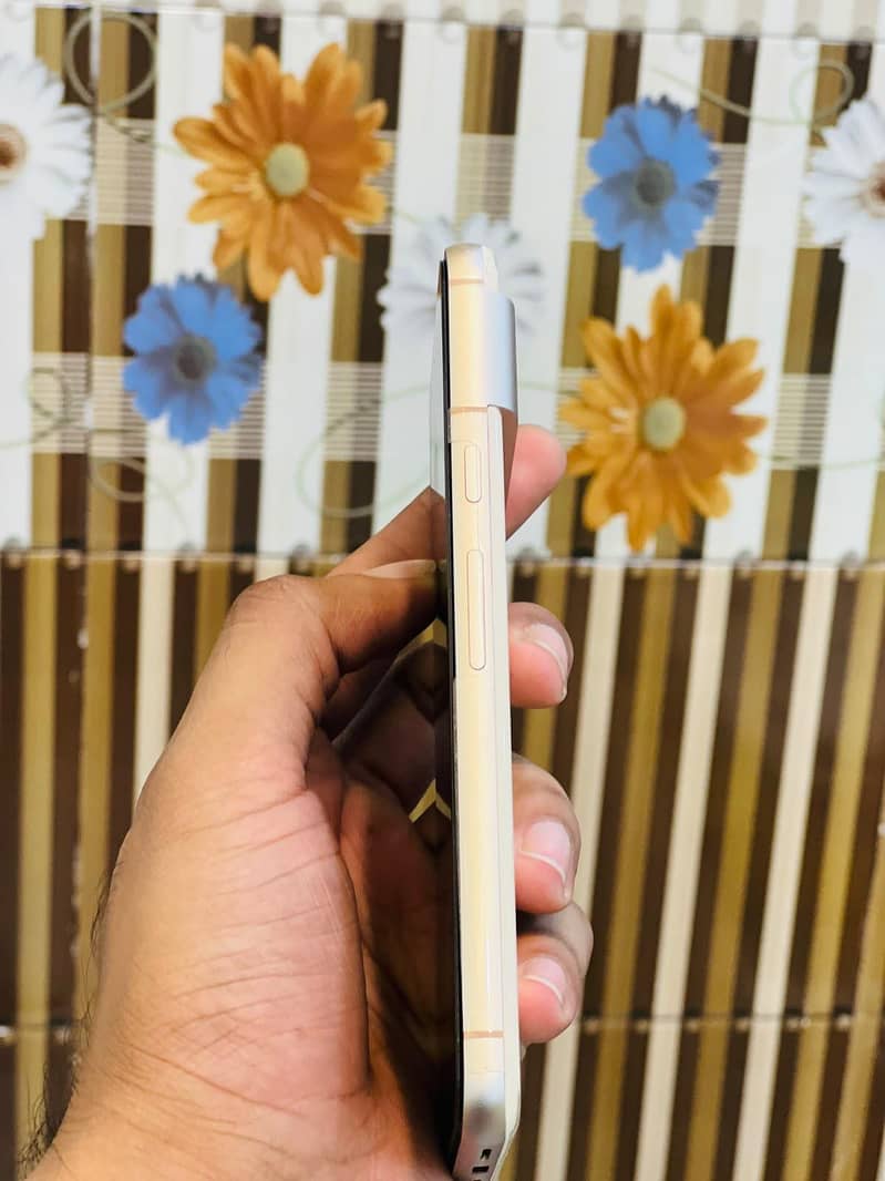 Google Pixel 8 6