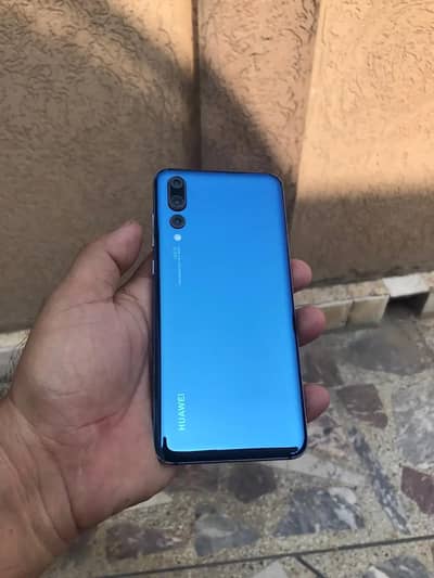 i am selling Huawei P20 Pro 6/128