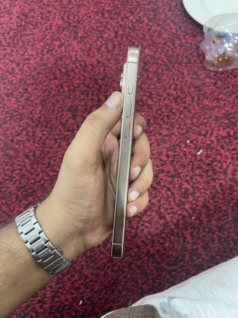 Apple iPhone 16 Pro Max 0