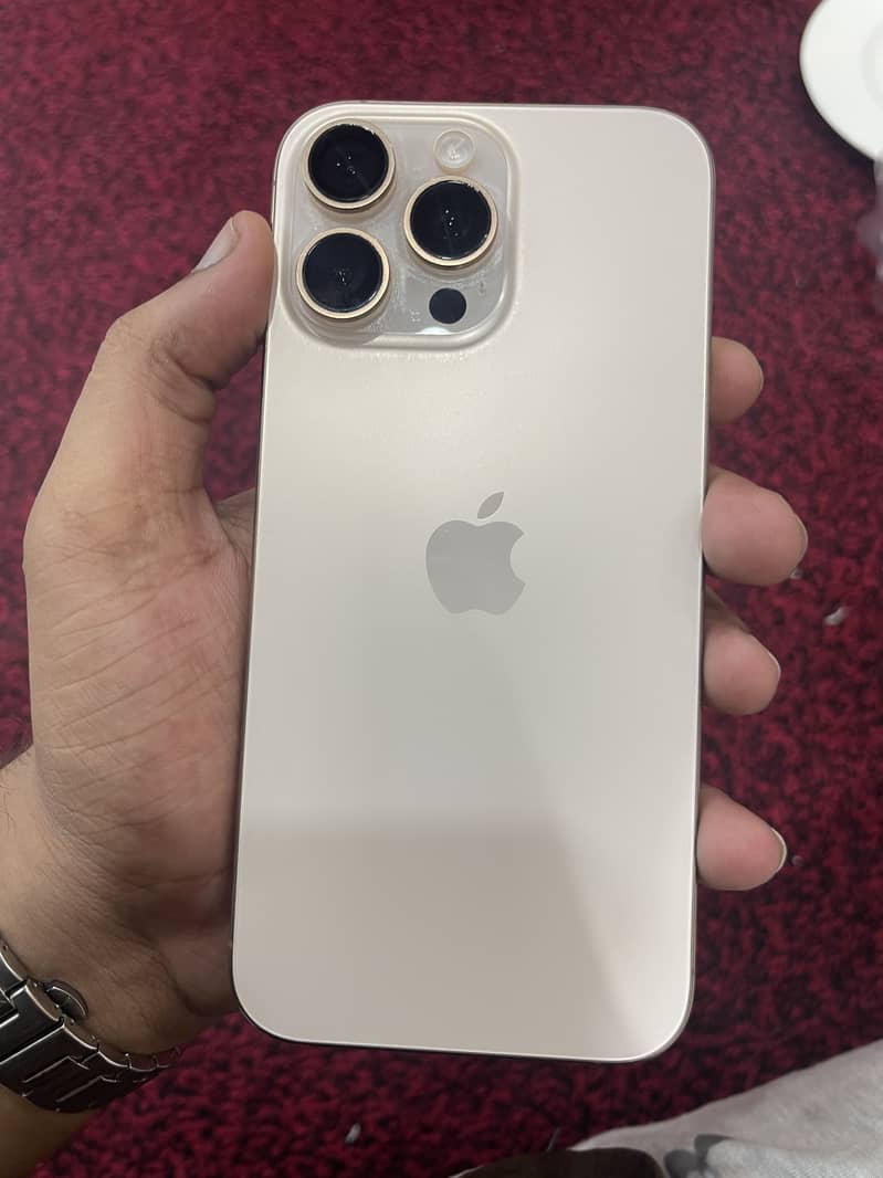 Apple iPhone 16 Pro Max 4