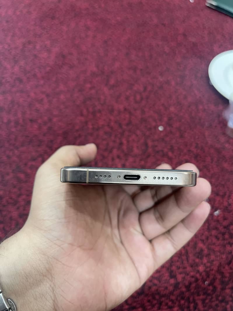 Apple iPhone 16 Pro Max 5