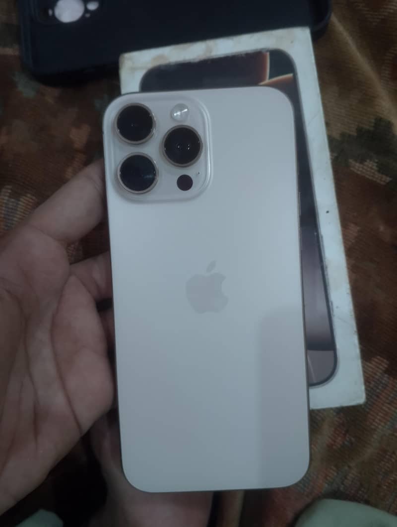 Apple iPhone 16 Pro Max 0