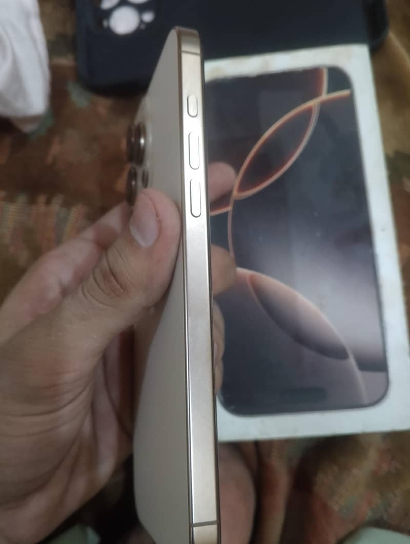Apple iPhone 16 Pro Max 5