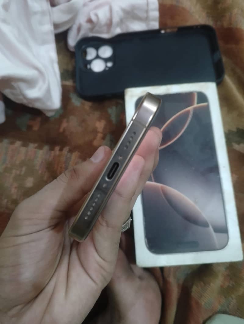 Apple iPhone 16 Pro Max 6