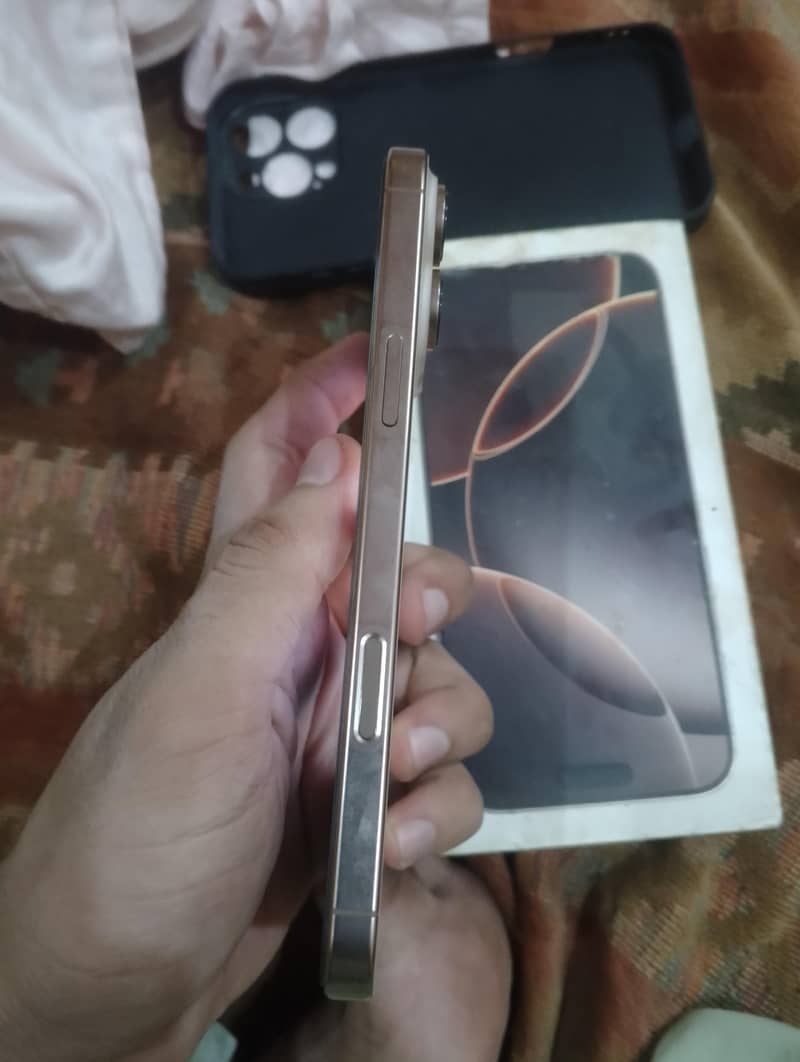 Apple iPhone 16 Pro Max 7