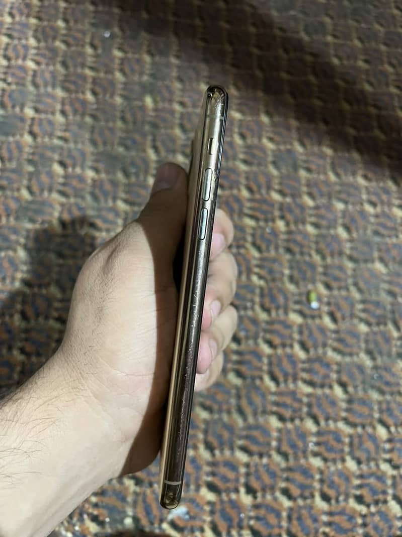 Apple iPhone 11 Pro Max 1