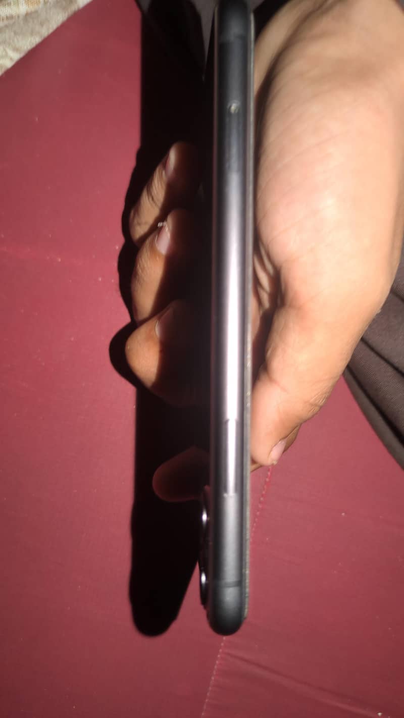 Apple iPhone 11 3