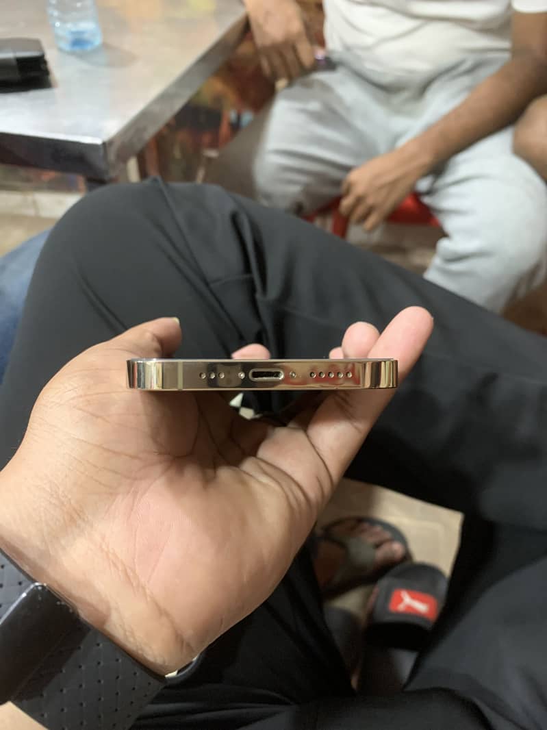 Apple iPhone 13 Pro 2
