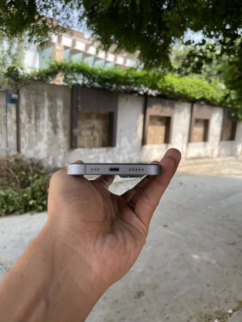 Apple iPhone 14 11