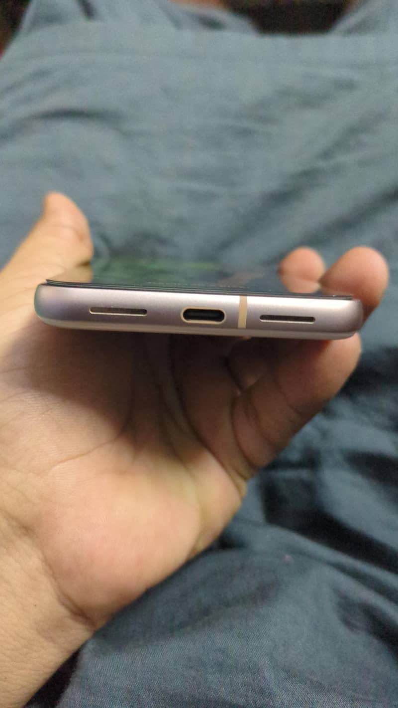 Google Pixel 8 4
