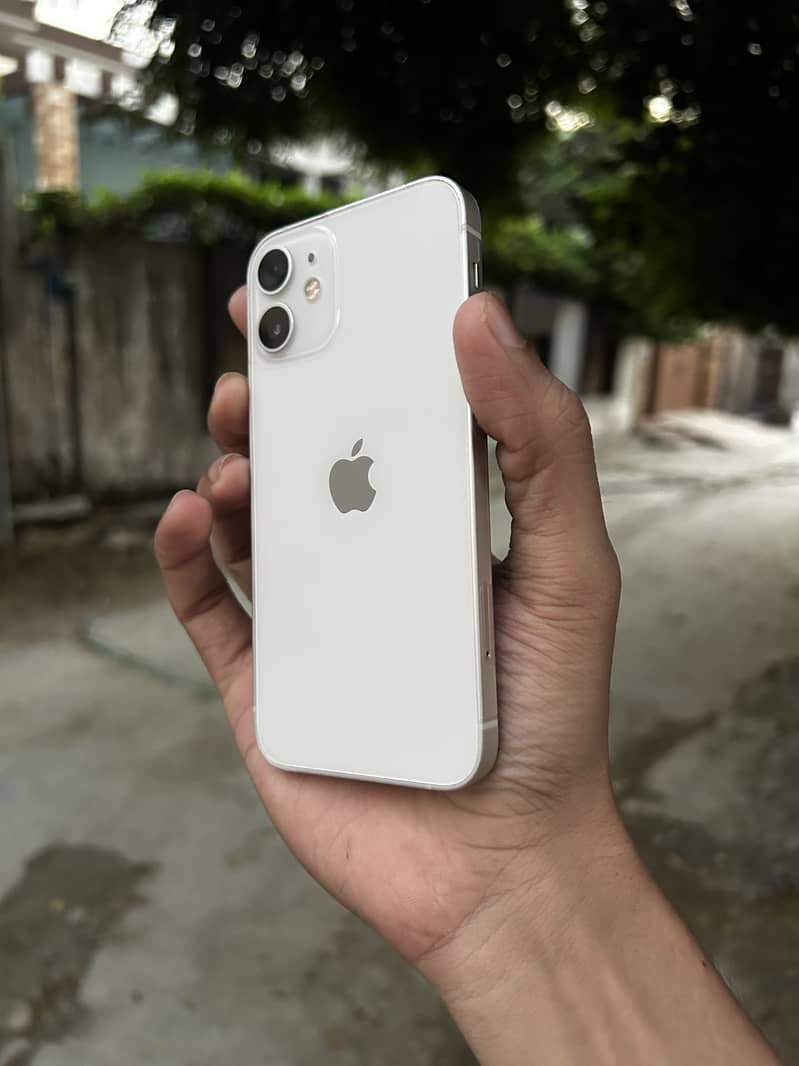 Apple iPhone 12 mini 4