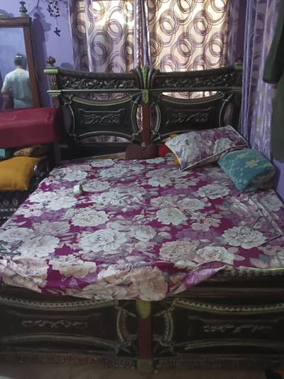 sofa set old |chinto bed |bartano wali ilmari | mirror maZ |
