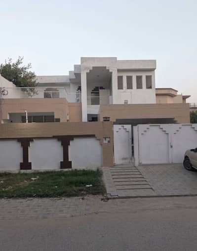 1 Kanal Building Available For Rent On Main Road