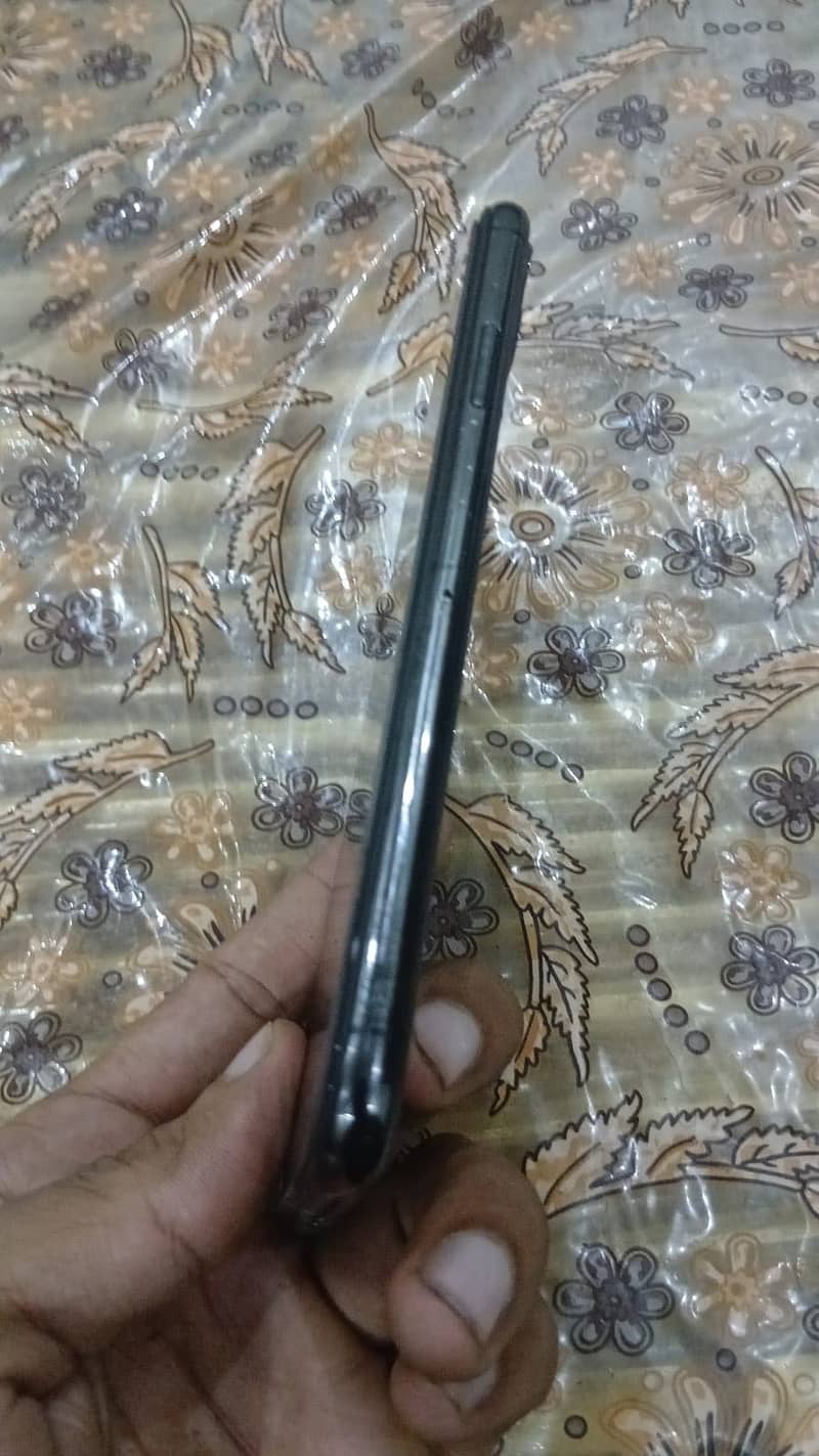 Apple iPhone 11 Pro Max 3
