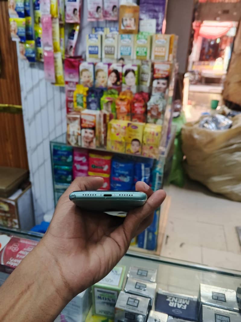 Apple iPhone 11 0
