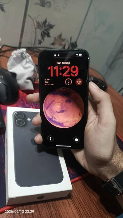 iPhone 16 - 43 Cycles in Warranty with Box