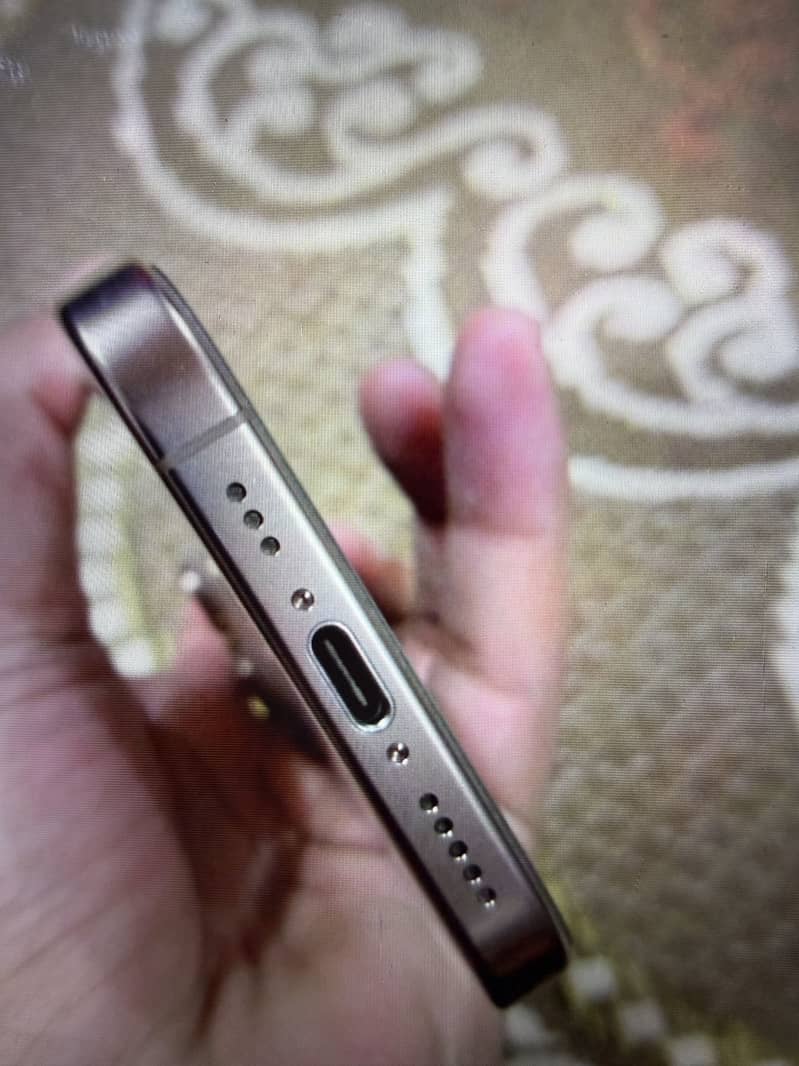 Apple iPhone 16 Pro 5