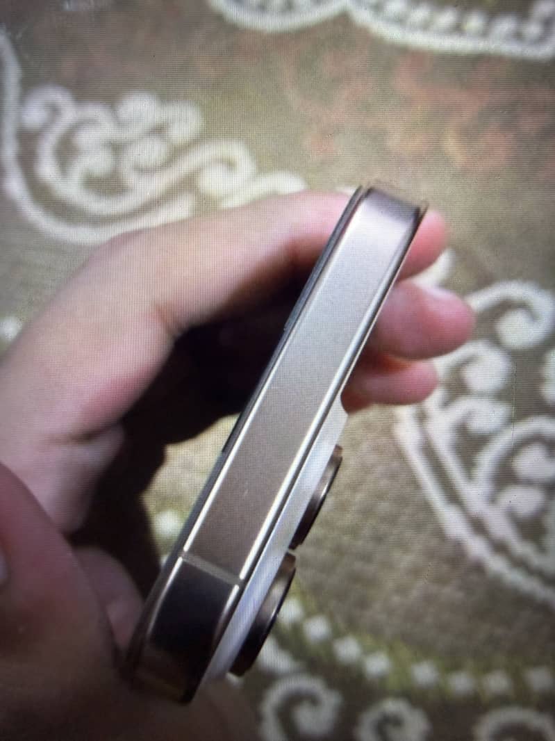 Apple iPhone 16 Pro 4