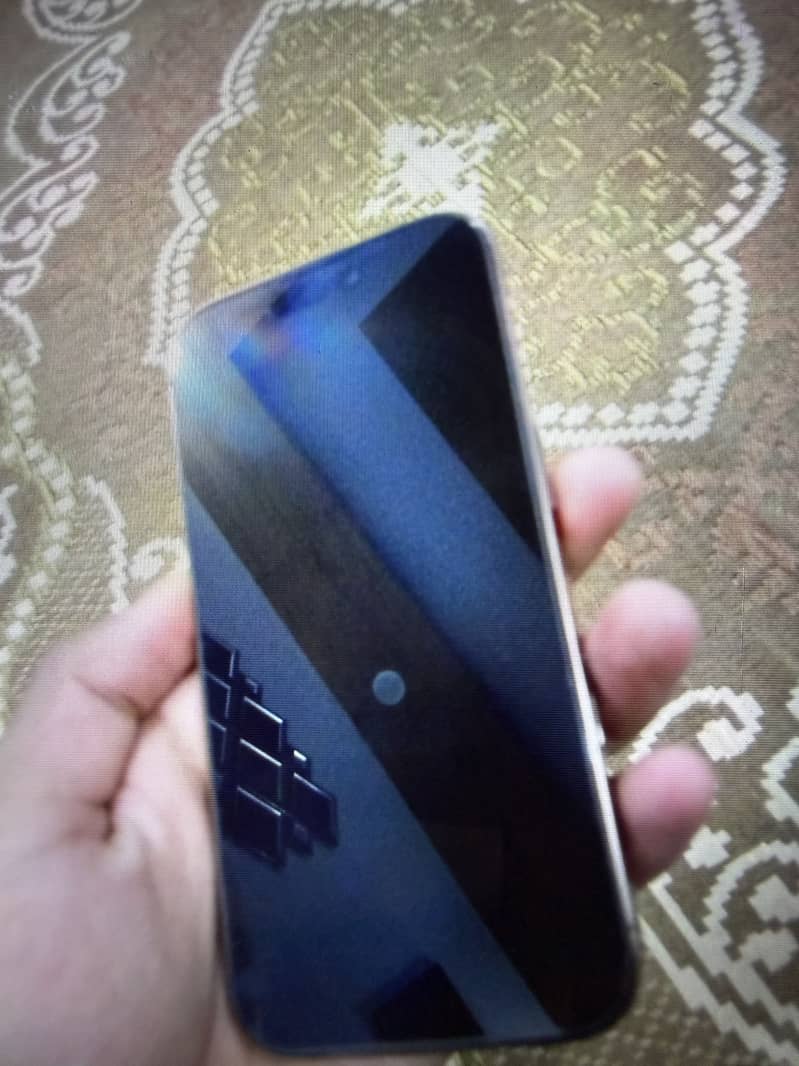 Apple iPhone 16 Pro 1