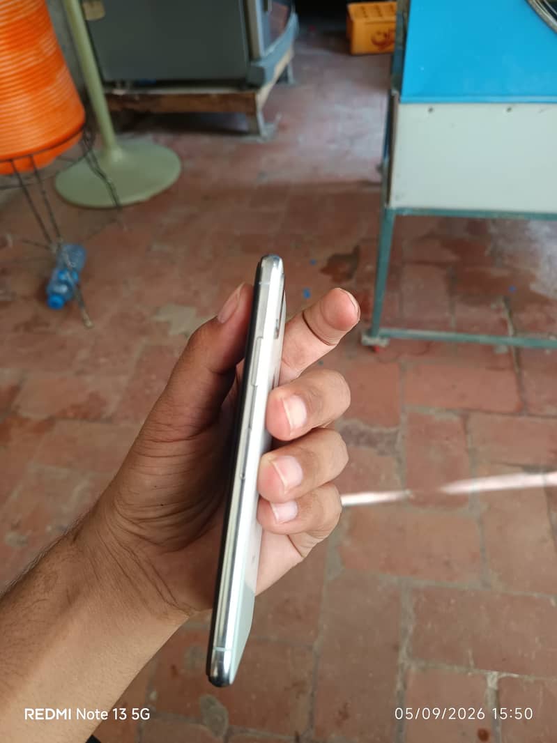 Apple iPhone X 3
