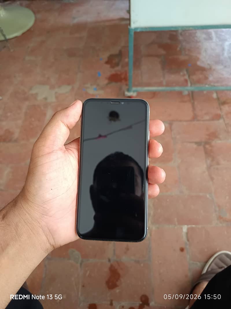 Apple iPhone X 4