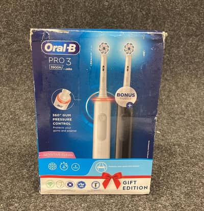 Brand New Oral-B Pro 3900 Electric Toothbrush Set