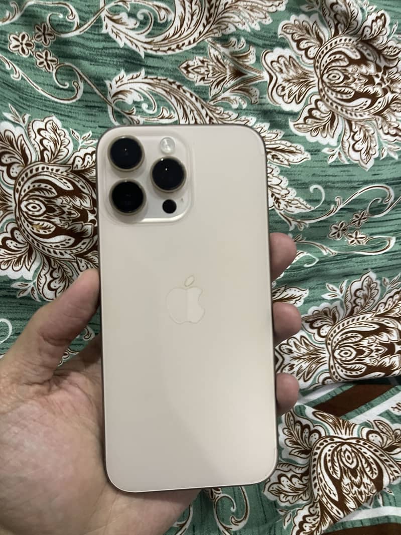 Apple iPhone 16 Pro Max 3
