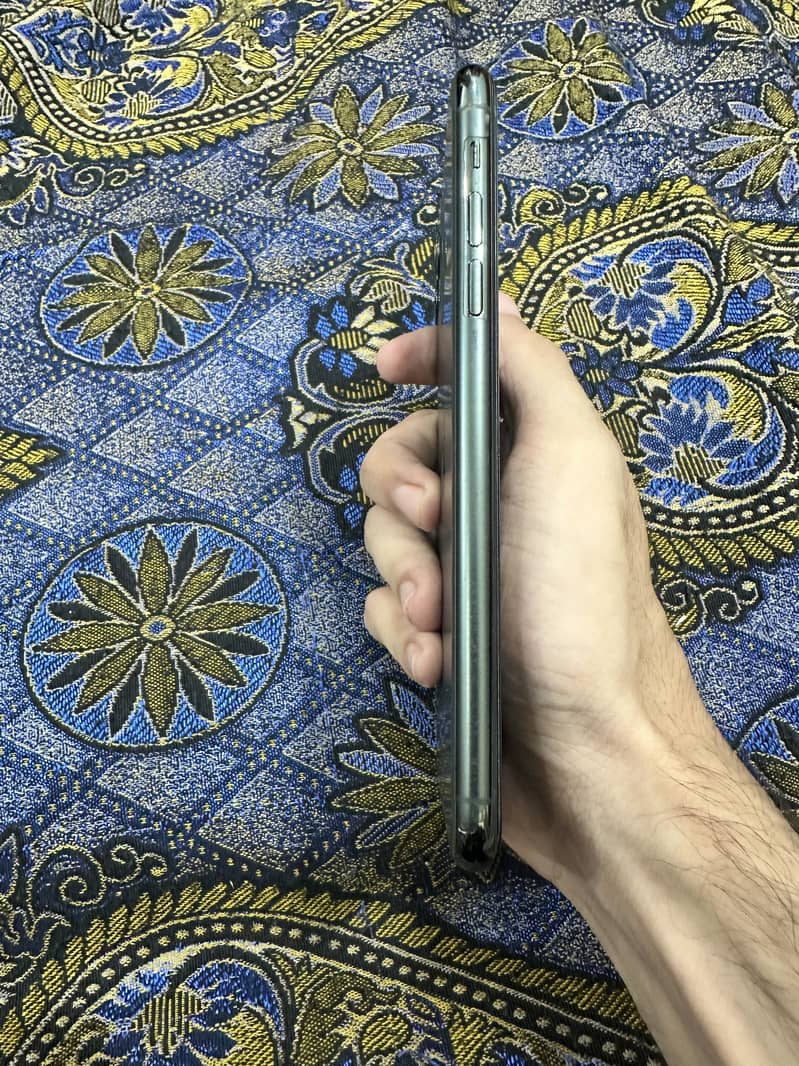 Apple iPhone 11 Pro Max 1