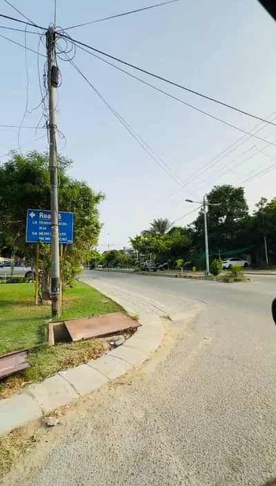 Prime Location 727 Sq Yd Corner Plot DOHS Phase 1