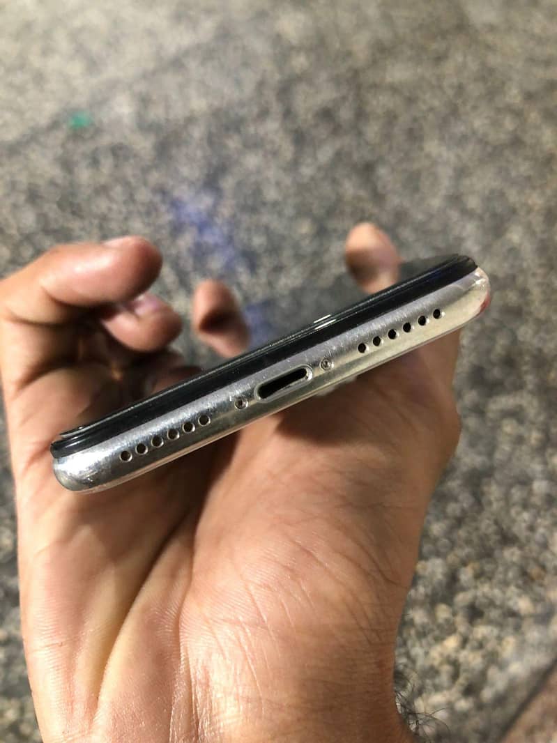 Apple iPhone X 3