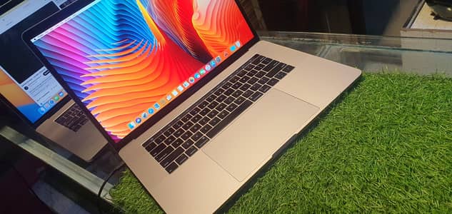 Macbook pro 2017 16 gb ram 512 gb 4 gb graphics