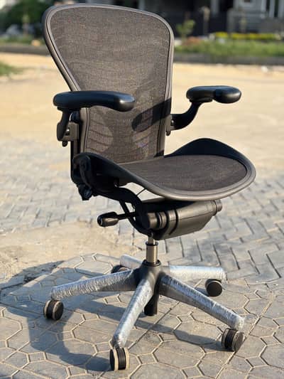 Herman Miller Aeron Size B  Lahore.