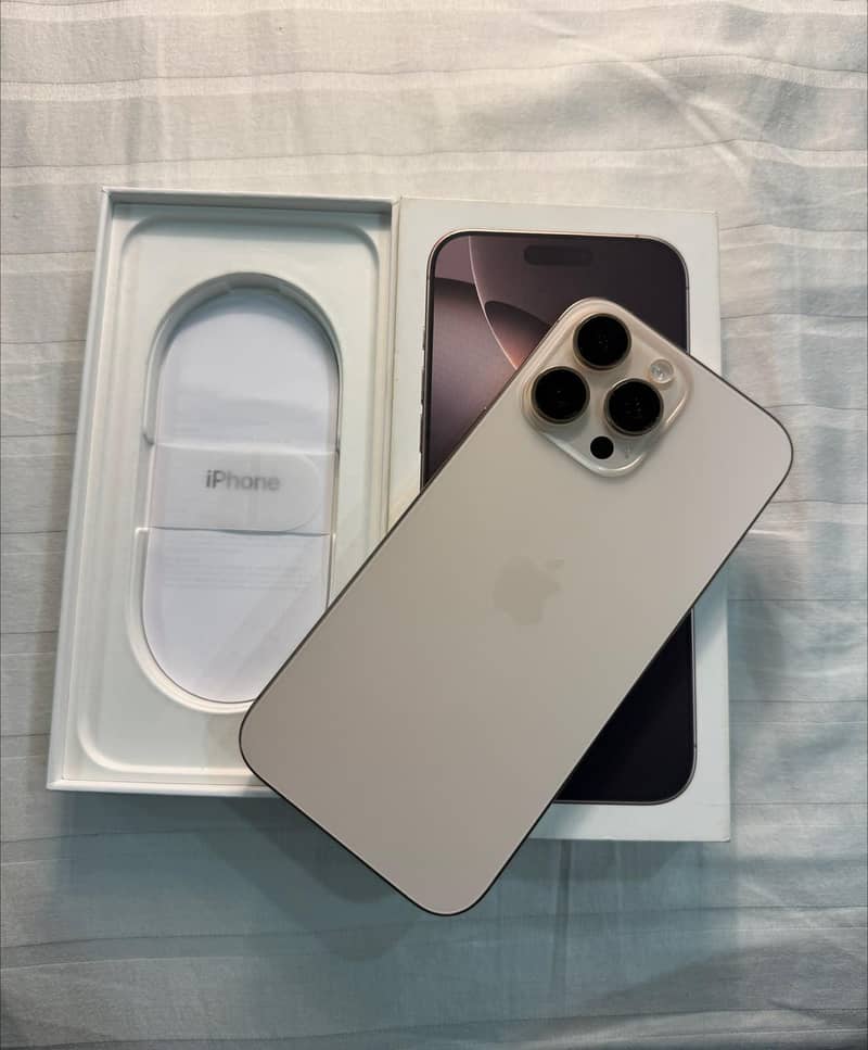 Apple iPhone 16 Pro Max 1