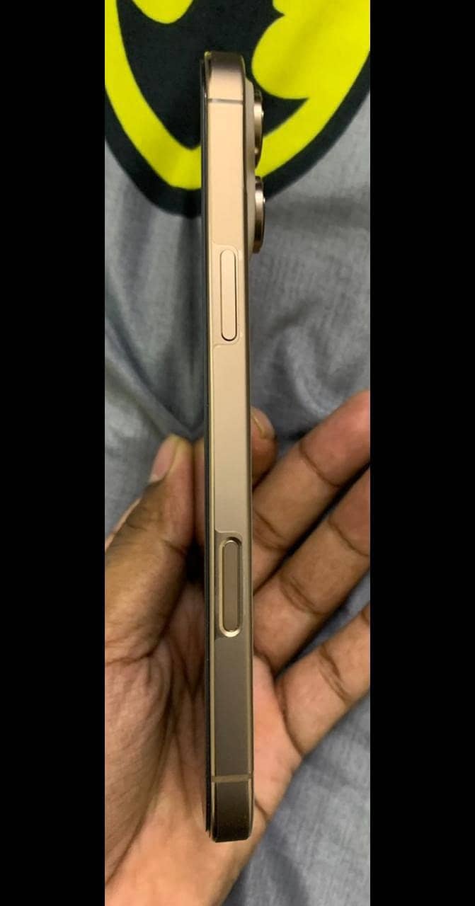 Apple iPhone 16 Pro Max 4
