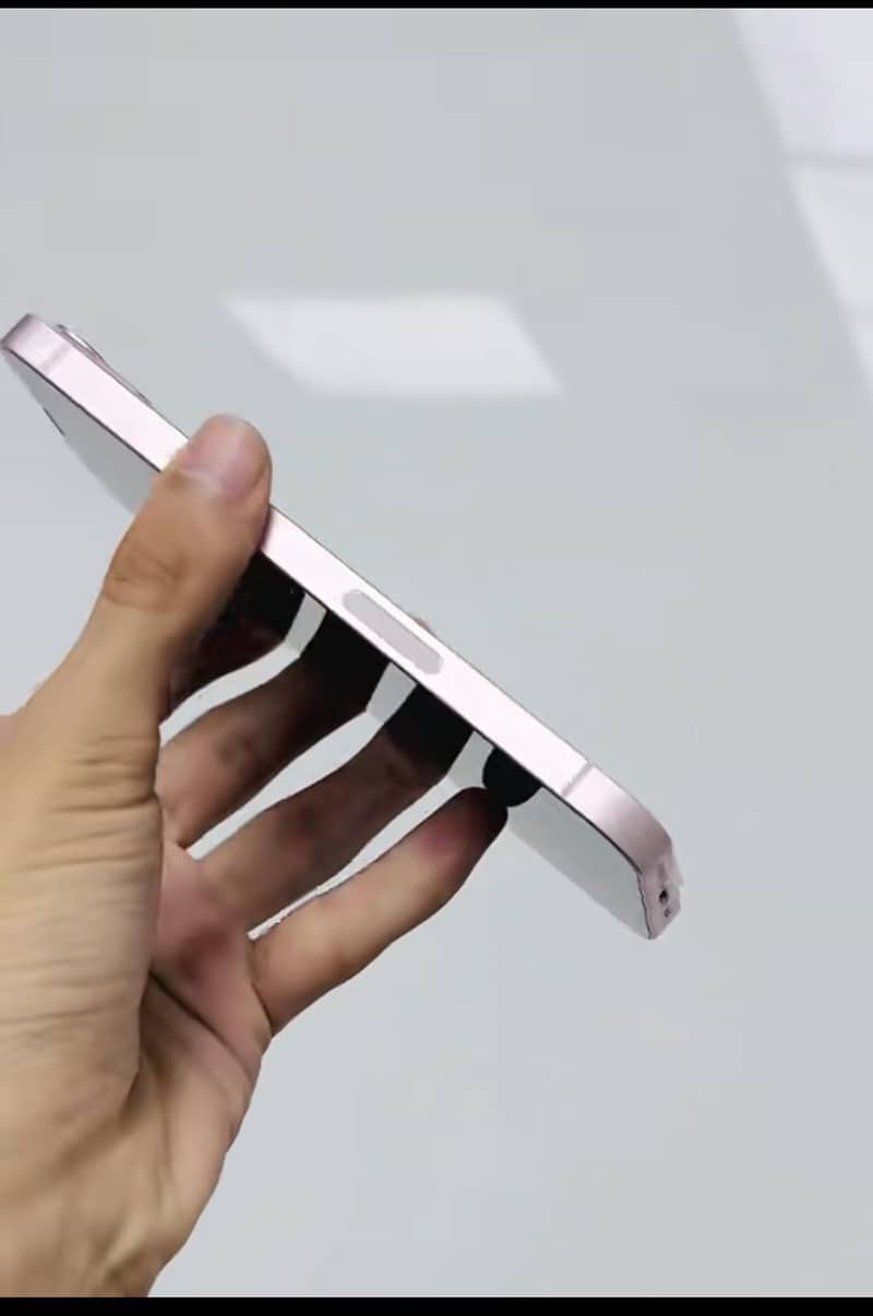 Apple iPhone 13 0