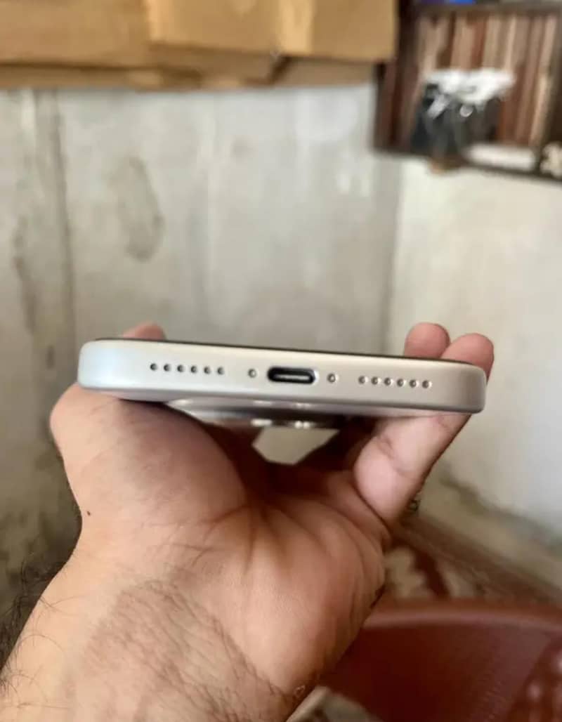 Apple iPhone 17 Pro Max 4
