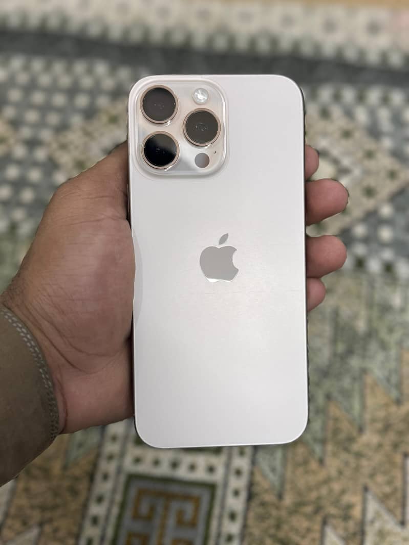 iPhone 16 pro max 3