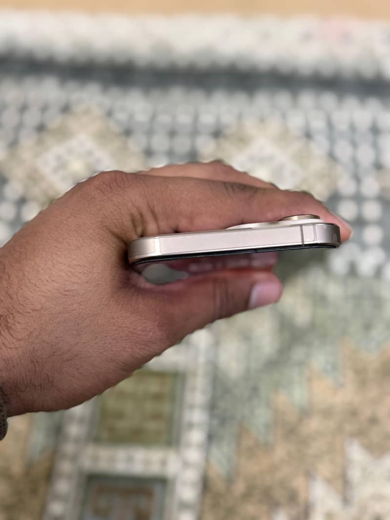iPhone 16 pro max 5