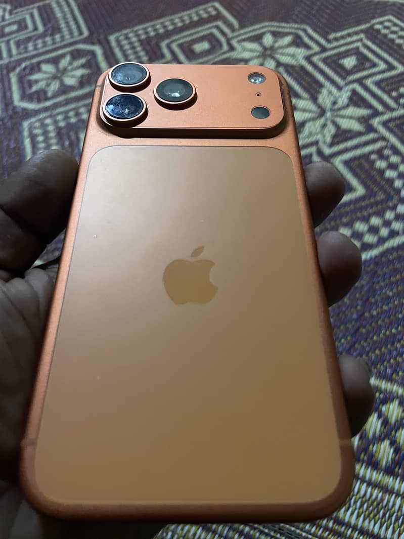 Apple iPhone 17 Pro Max 2