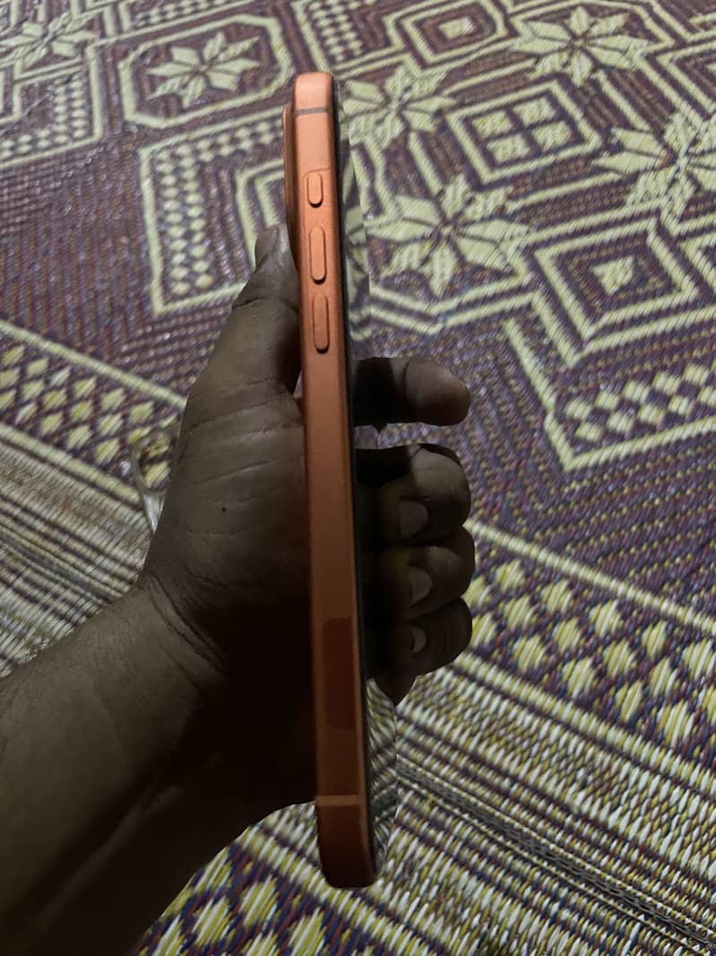 Apple iPhone 17 Pro Max 4