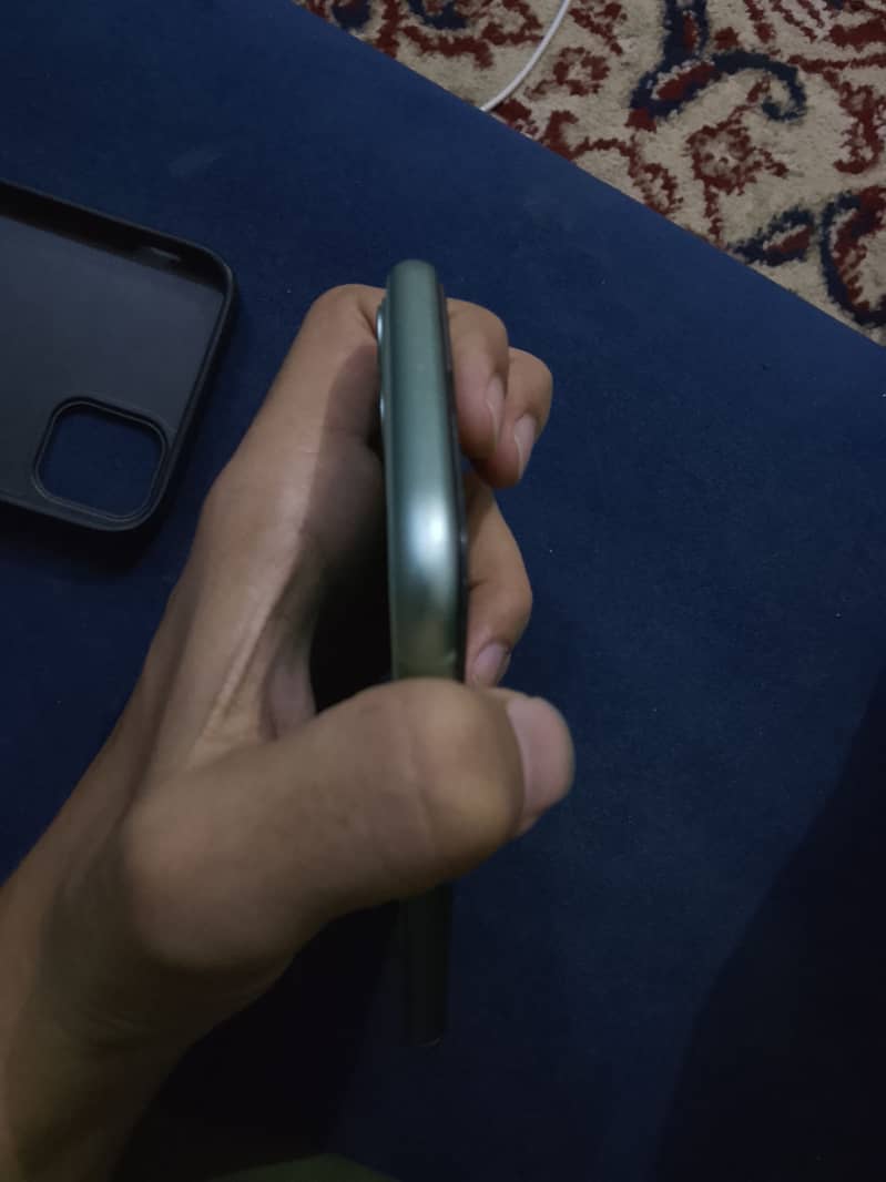 Apple iPhone 11 3
