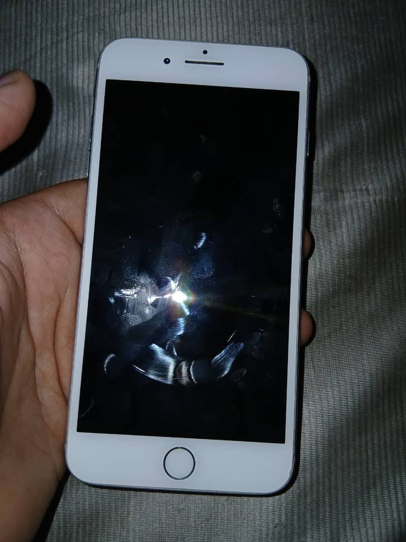 Apple iPhone 8 Plus 1