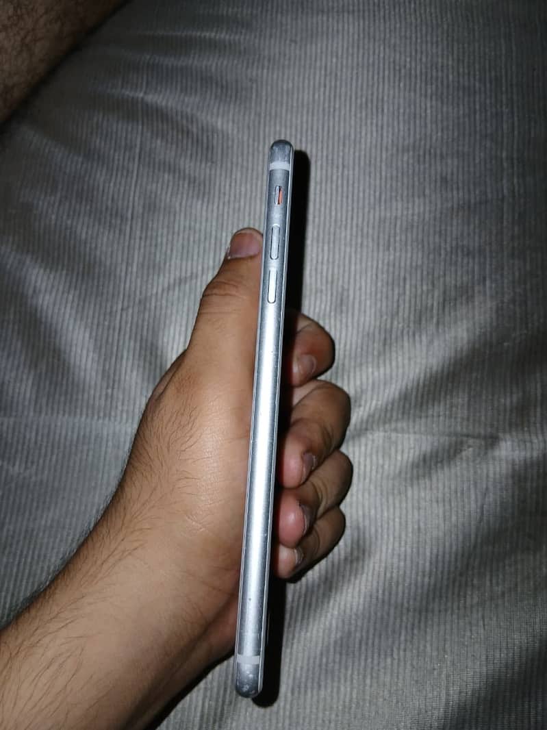 Apple iPhone 8 Plus 3