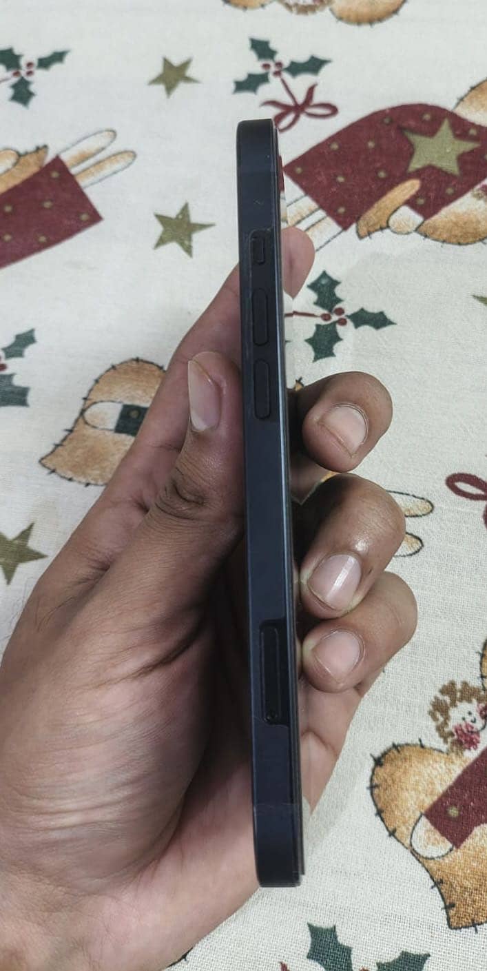 Apple iPhone 13 4