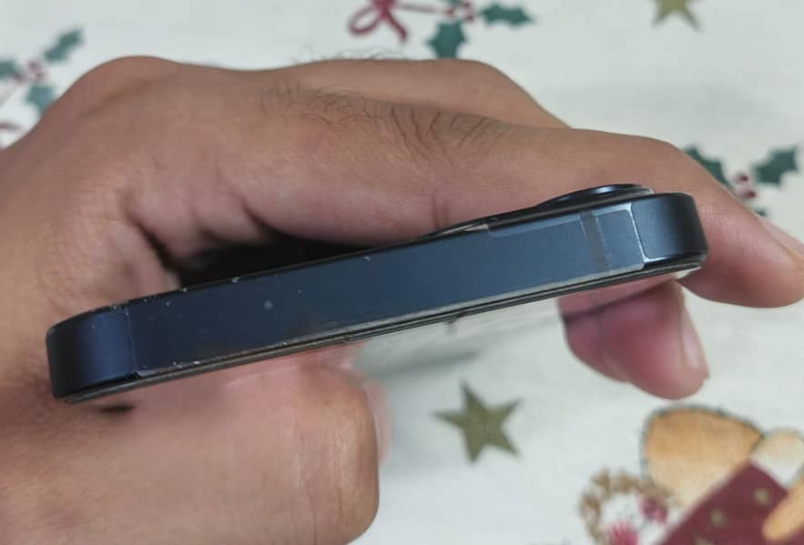 Apple iPhone 13 5